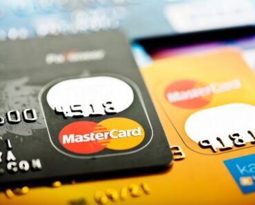 Jak zastrzec kartę płatniczą w przypadku zagubienia lub kradzieży?